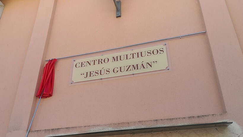 Placa Sala Multiusos Jesus Guzmán