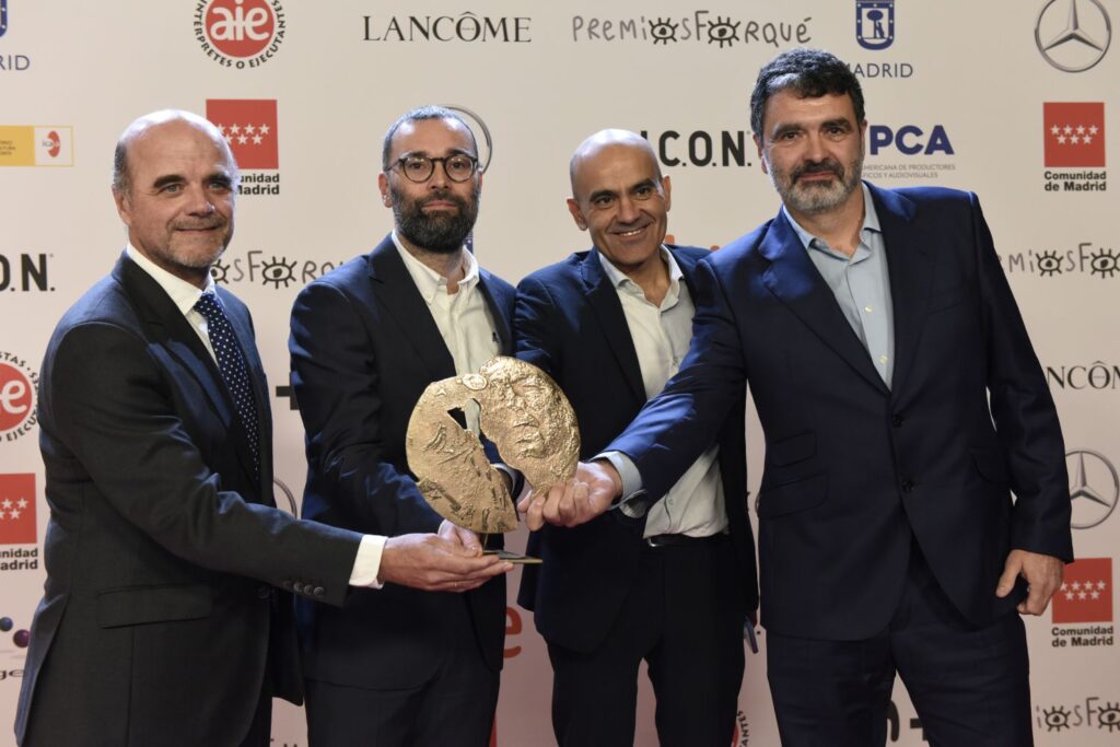 El equipo de 'Apagón' mejor serie 28 Premios Forqué