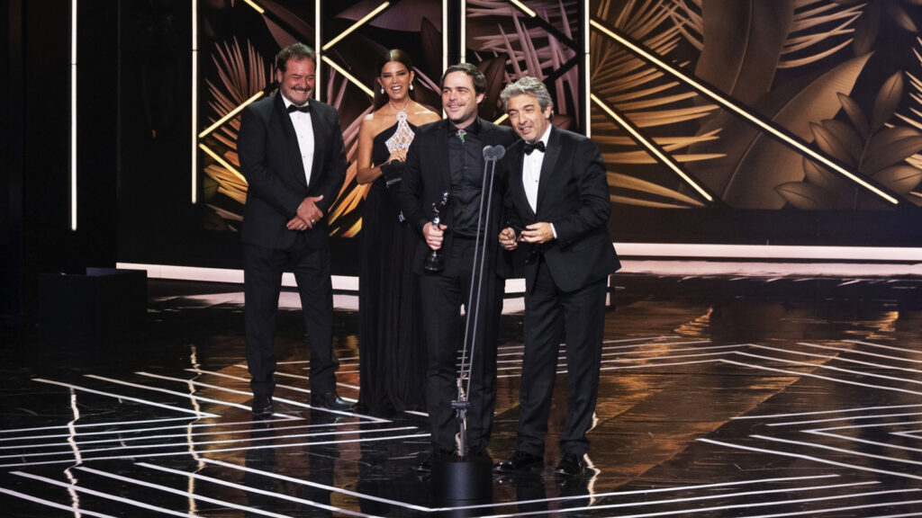Peter Lanzini y Ricardo Darín X Premios Platino