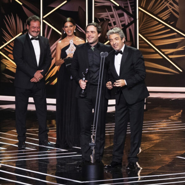 Peter Lanzini y Ricardo Darín X Premios Platino